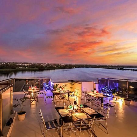 Crystal Lake Suites Коимбатур Экстерьер фото