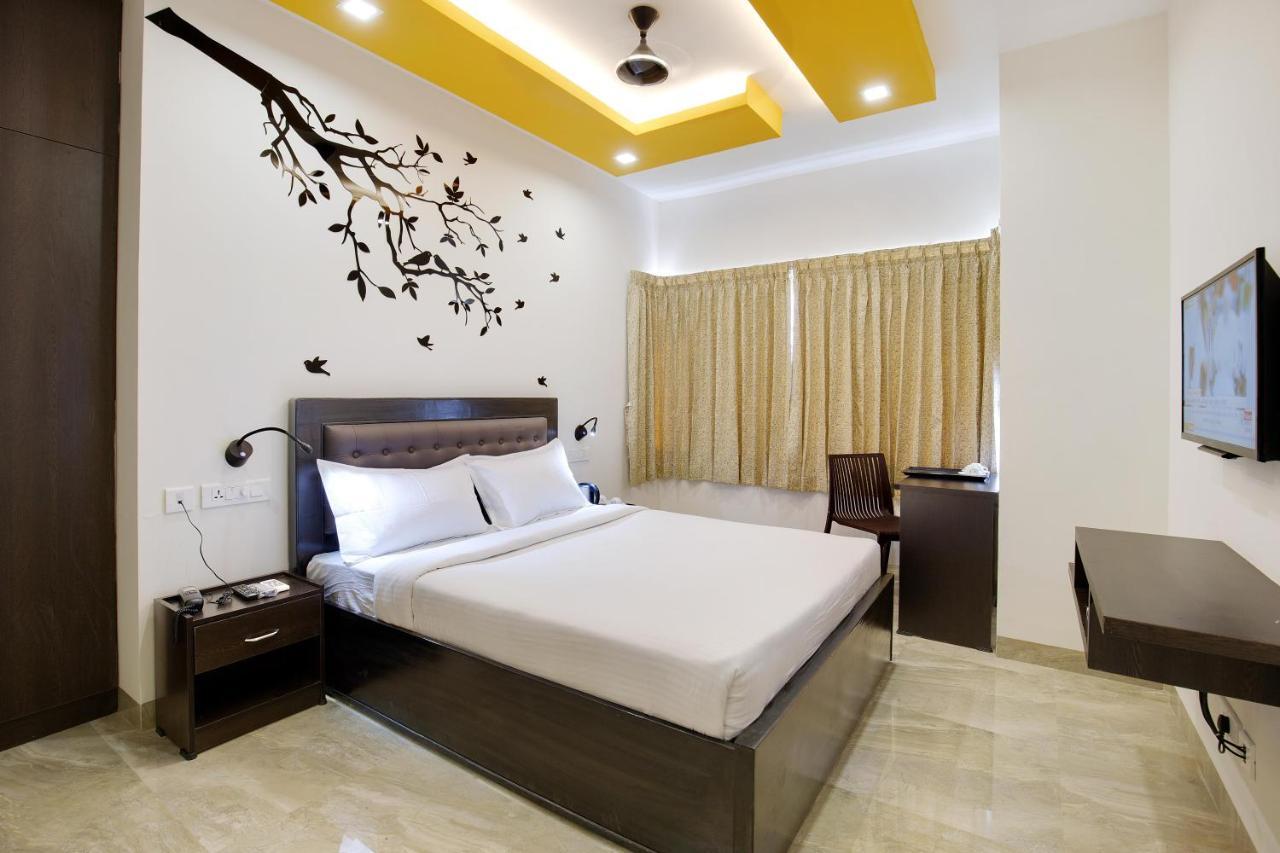 Crystal Lake Suites Коимбатур Экстерьер фото
